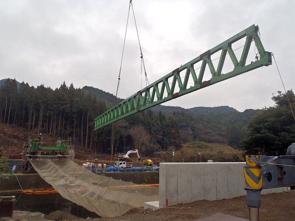 中津・日田道路 主桁設置状況 | 河津建設株式会社